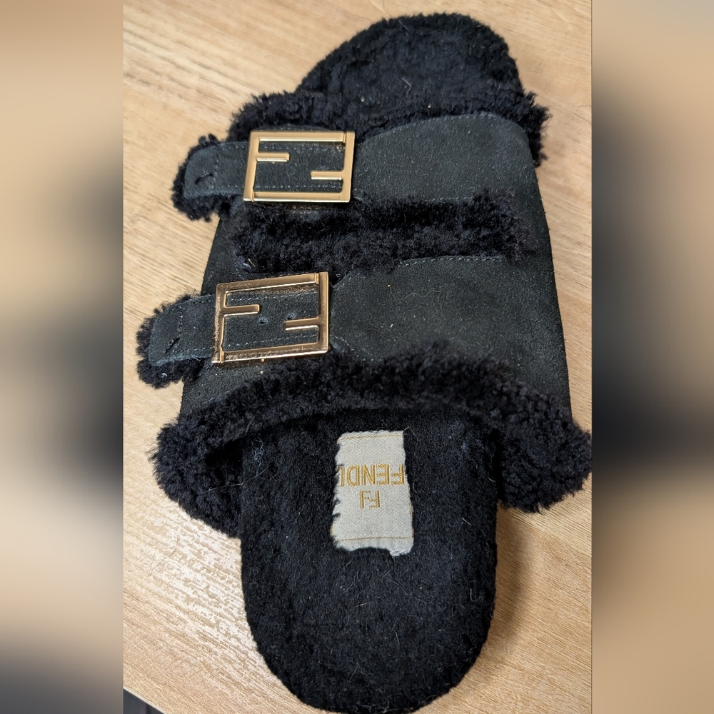 FENDI FUZZY Slide 🖤🖤🖤🖤❄️